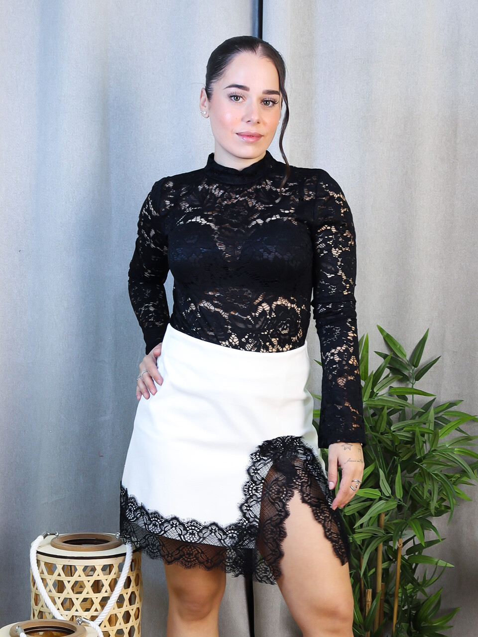 Top Negro Encaje Manga Larga | Cuello Cisne Transparencias - LoVi Moda